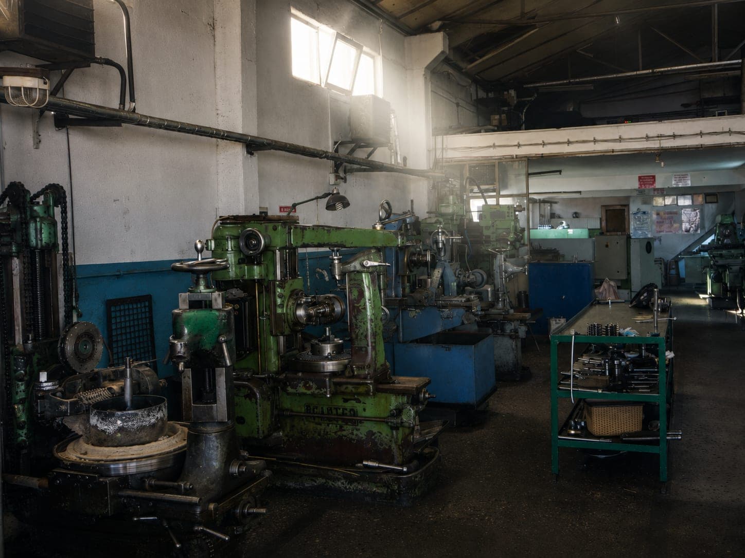 Teknik Freze 700 m² kapalı üretim alanı görünümü.